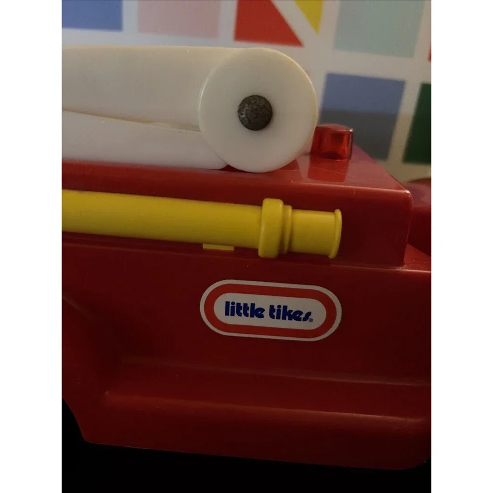 Vintage Little Tikes Toddle Tots Fire Truck Engine 4 Firefighters & Dog